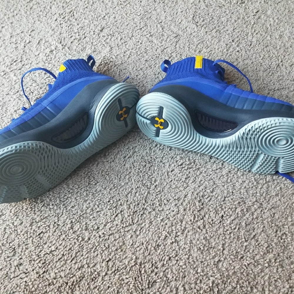 UNDER ARMOUR STEPHAN CURRY - Picture 2 of 2